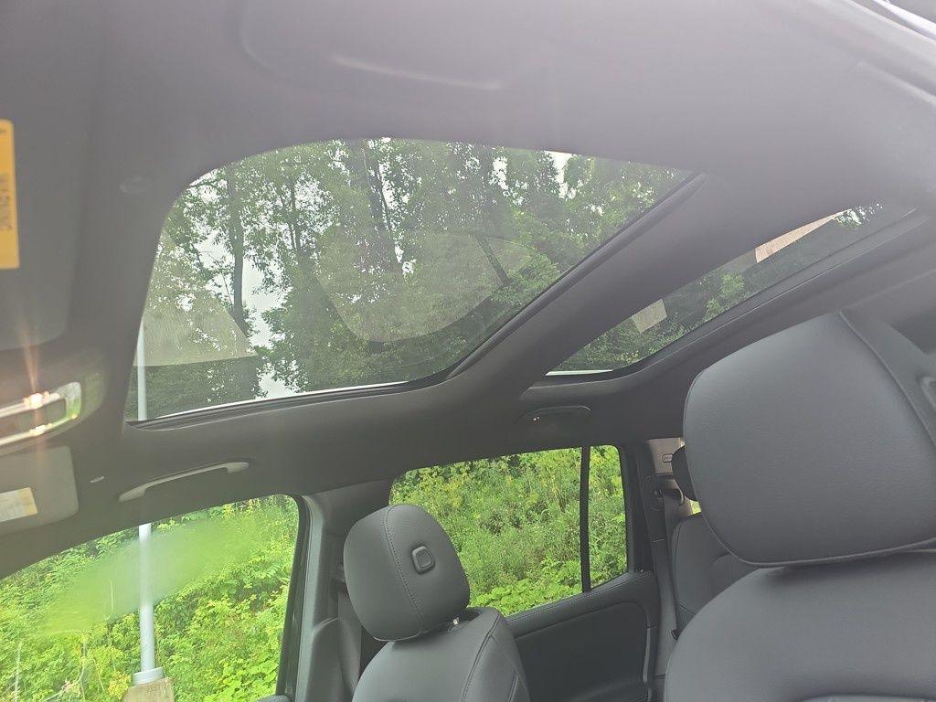 new 2025 Mercedes-Benz GLB 250 car, priced at $52,890
