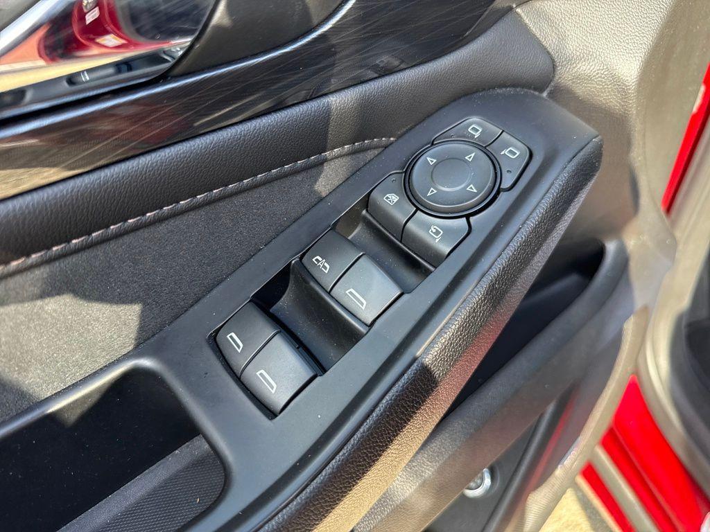 used 2023 Chevrolet Traverse car, priced at $39,982