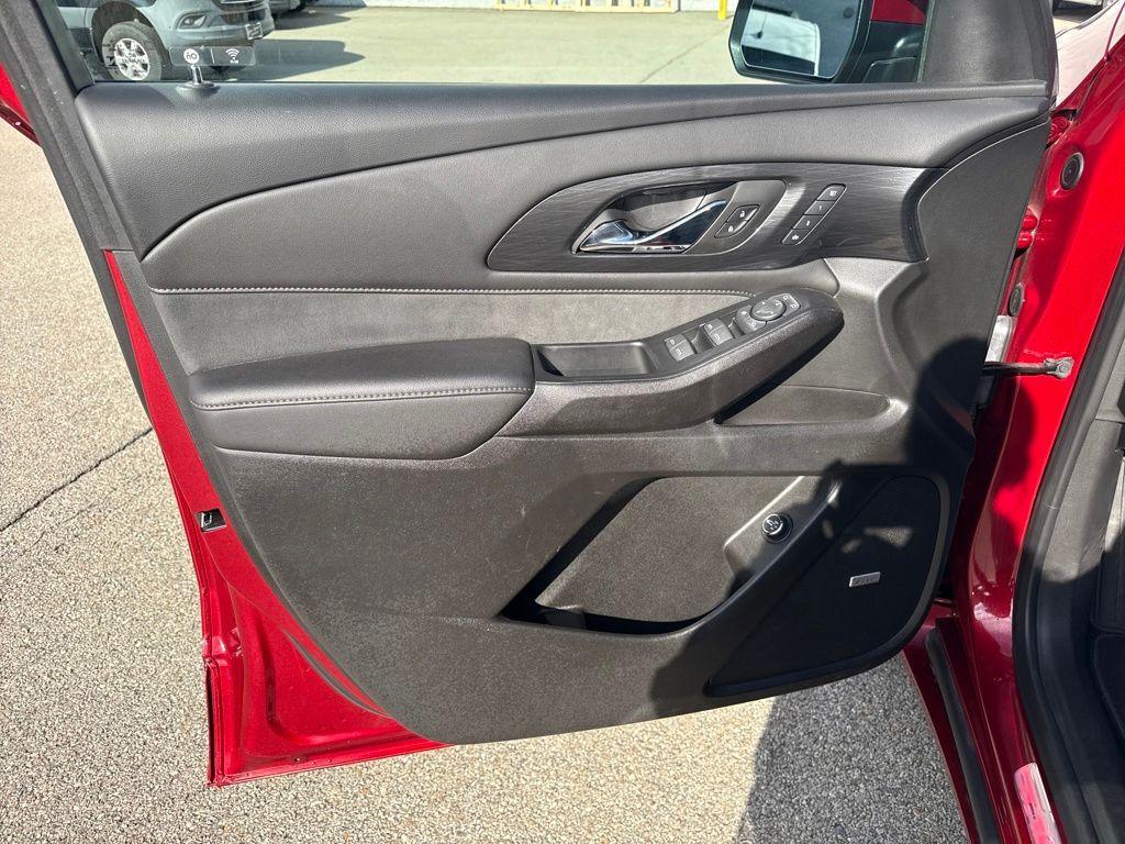 used 2023 Chevrolet Traverse car, priced at $39,982