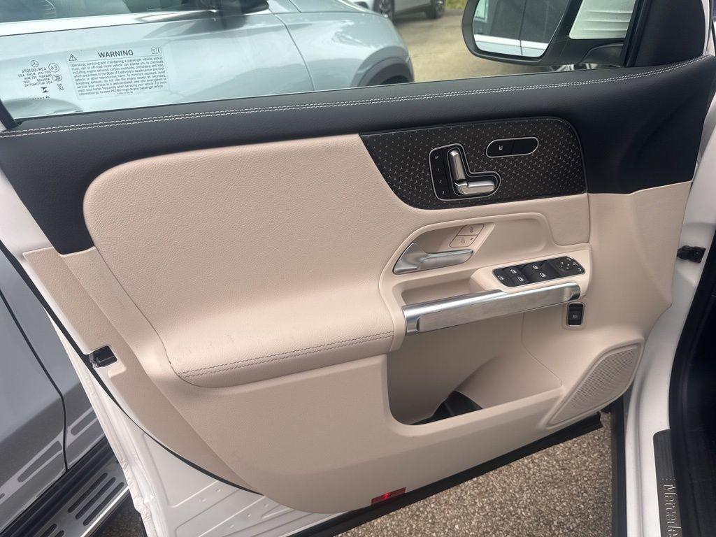 new 2025 Mercedes-Benz GLB 250 car, priced at $49,595