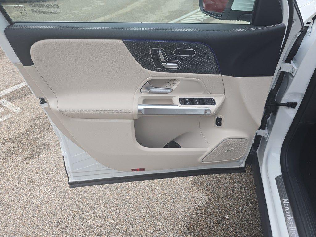 new 2025 Mercedes-Benz GLB 250 car, priced at $55,355