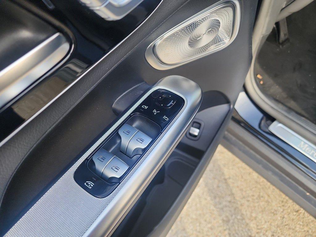 new 2025 Mercedes-Benz GLC 300 car, priced at $59,055
