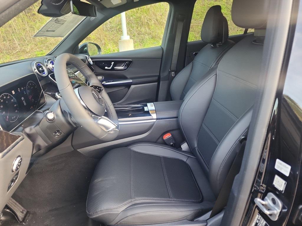 new 2025 Mercedes-Benz GLC 300 car, priced at $59,055