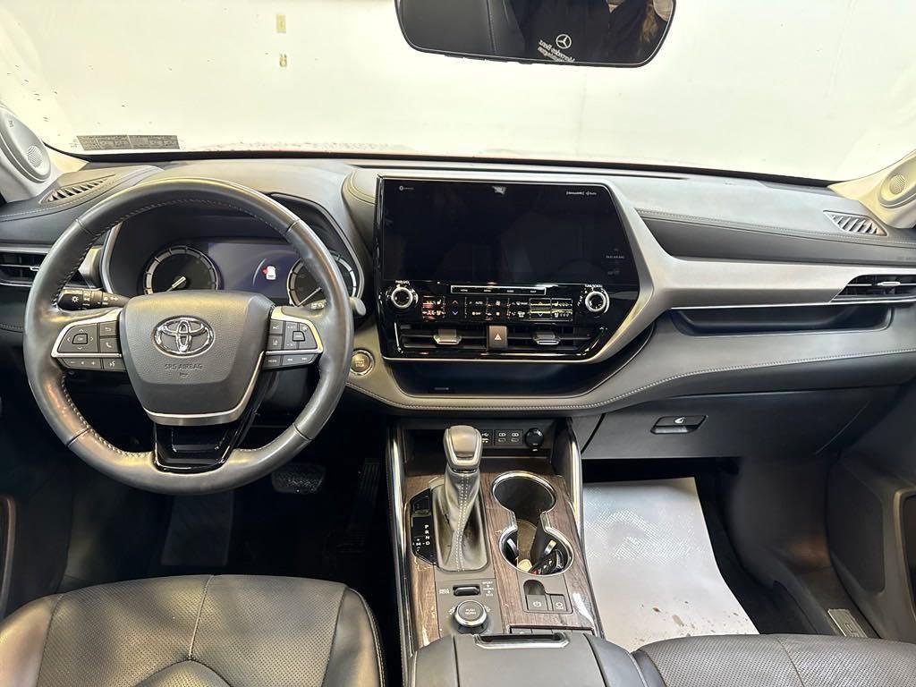 used 2022 Toyota Highlander car, priced at $39,180