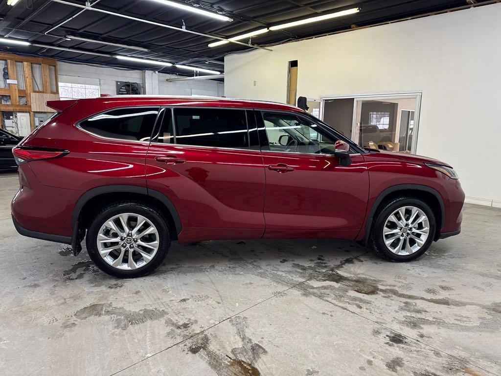 used 2022 Toyota Highlander car, priced at $39,180