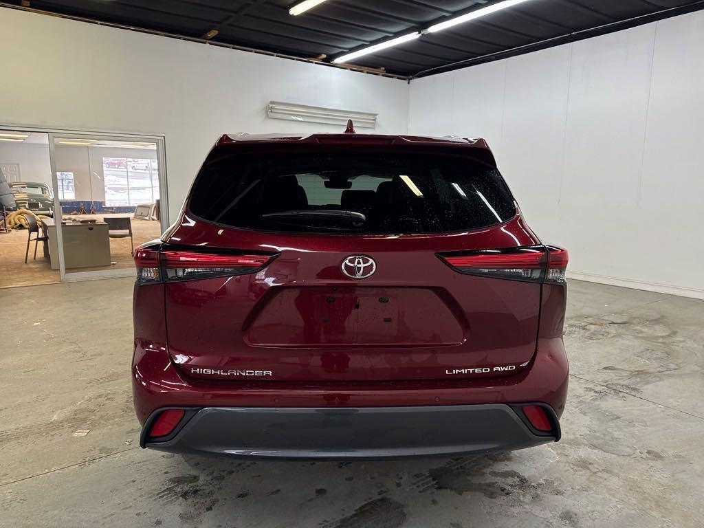 used 2022 Toyota Highlander car, priced at $39,180