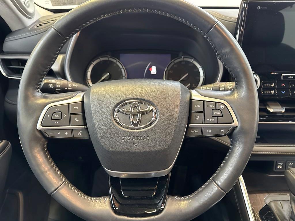 used 2022 Toyota Highlander car, priced at $39,180