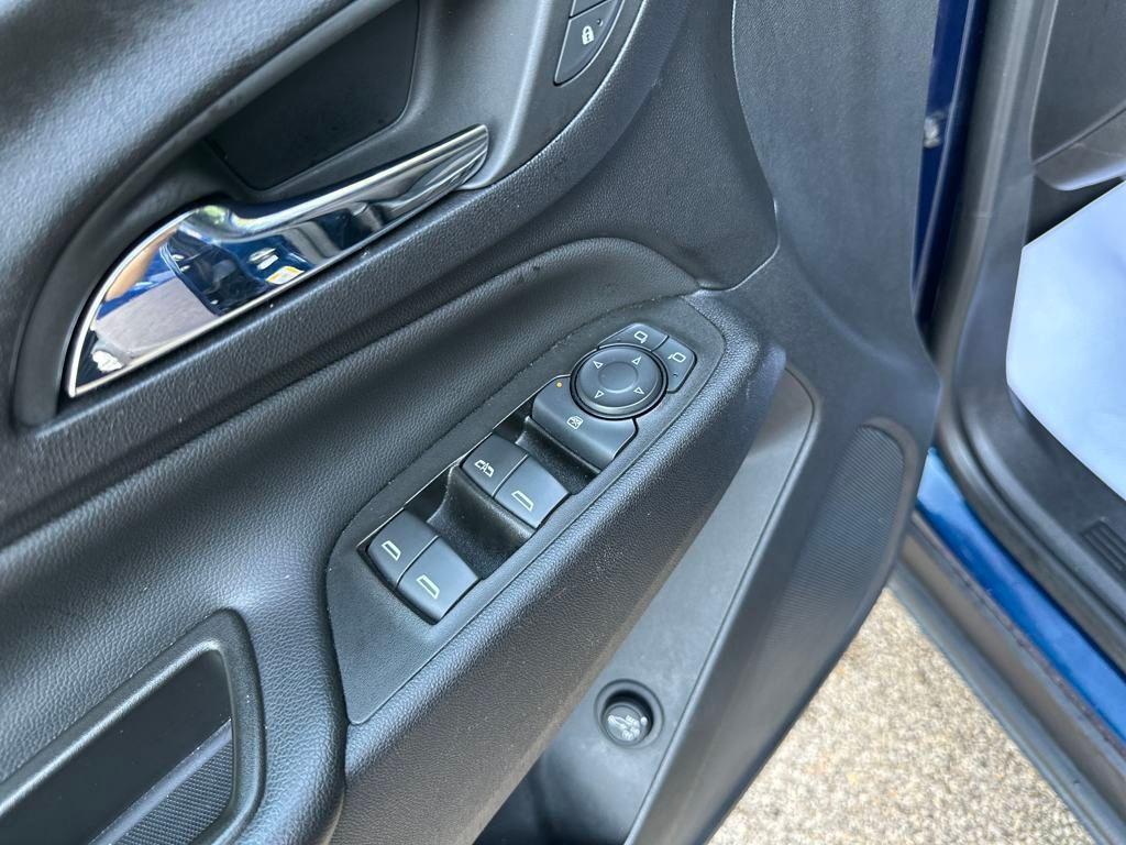 used 2023 Chevrolet Equinox car, priced at $19,972