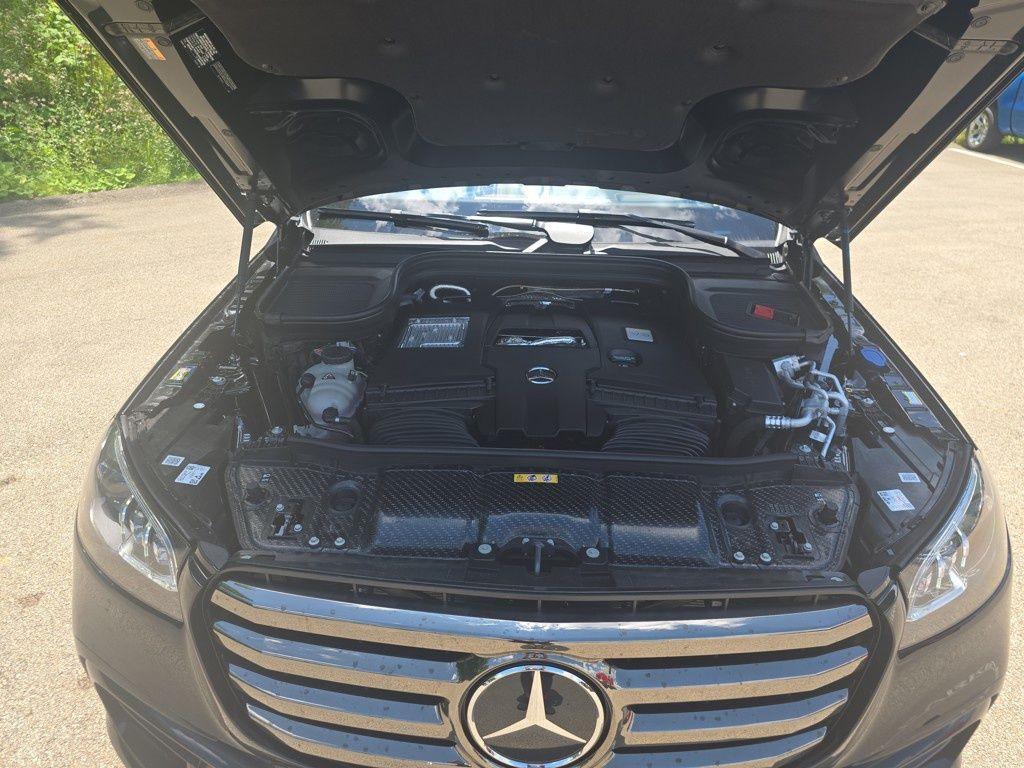 new 2025 Mercedes-Benz GLS 580 car, priced at $121,870