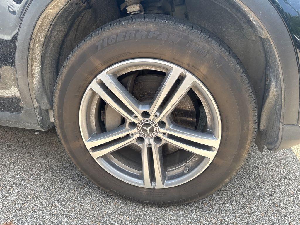 used 2022 Mercedes-Benz GLC 300 car, priced at $35,980