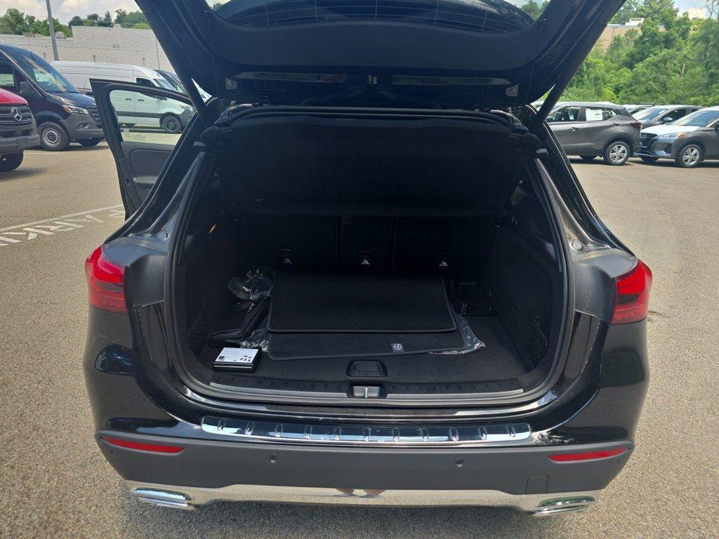 new 2025 Mercedes-Benz GLA 250 car, priced at $47,295