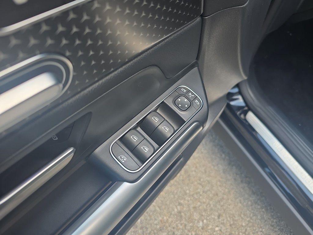 new 2025 Mercedes-Benz GLA 250 car, priced at $47,295