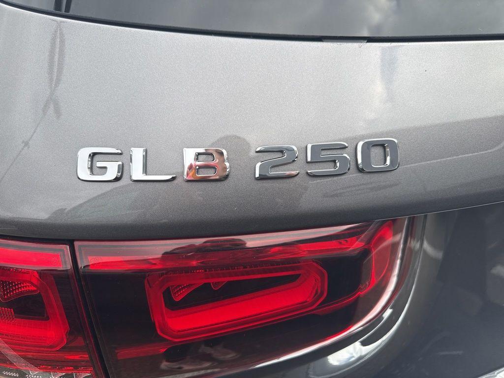 used 2022 Mercedes-Benz GLB 250 car, priced at $32,080