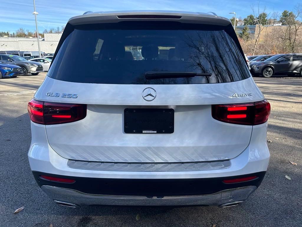 new 2025 Mercedes-Benz GLB 250 car, priced at $52,295