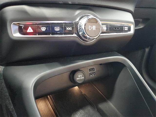 used 2020 Volvo XC40 car, priced at $21,125