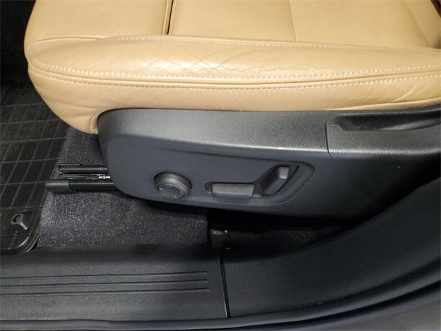 used 2020 Volvo XC40 car, priced at $21,125