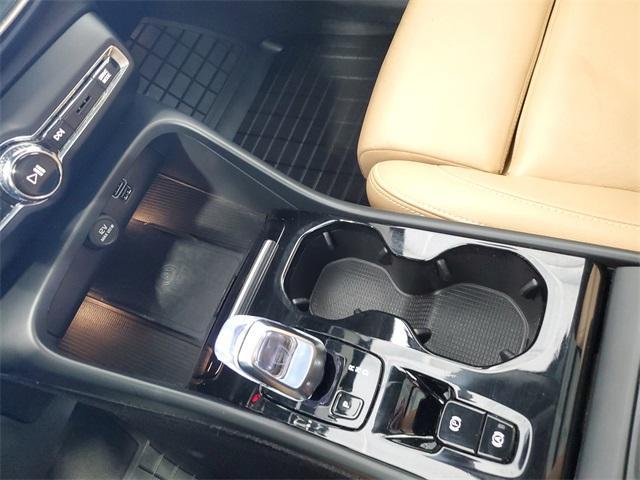 used 2020 Volvo XC40 car, priced at $21,125
