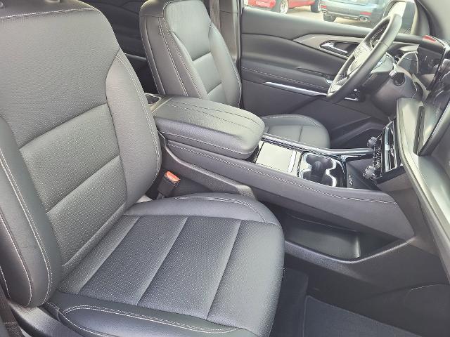 used 2024 Chevrolet Traverse car, priced at $38,995