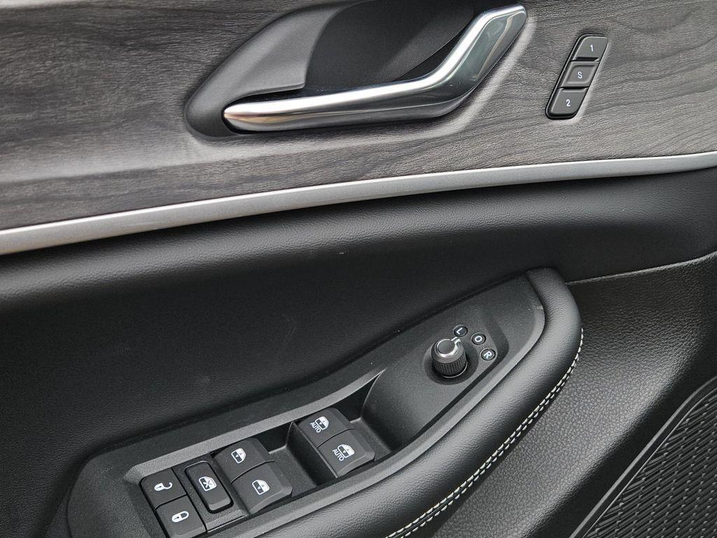 new 2025 Jeep Grand Cherokee car, priced at $48,401