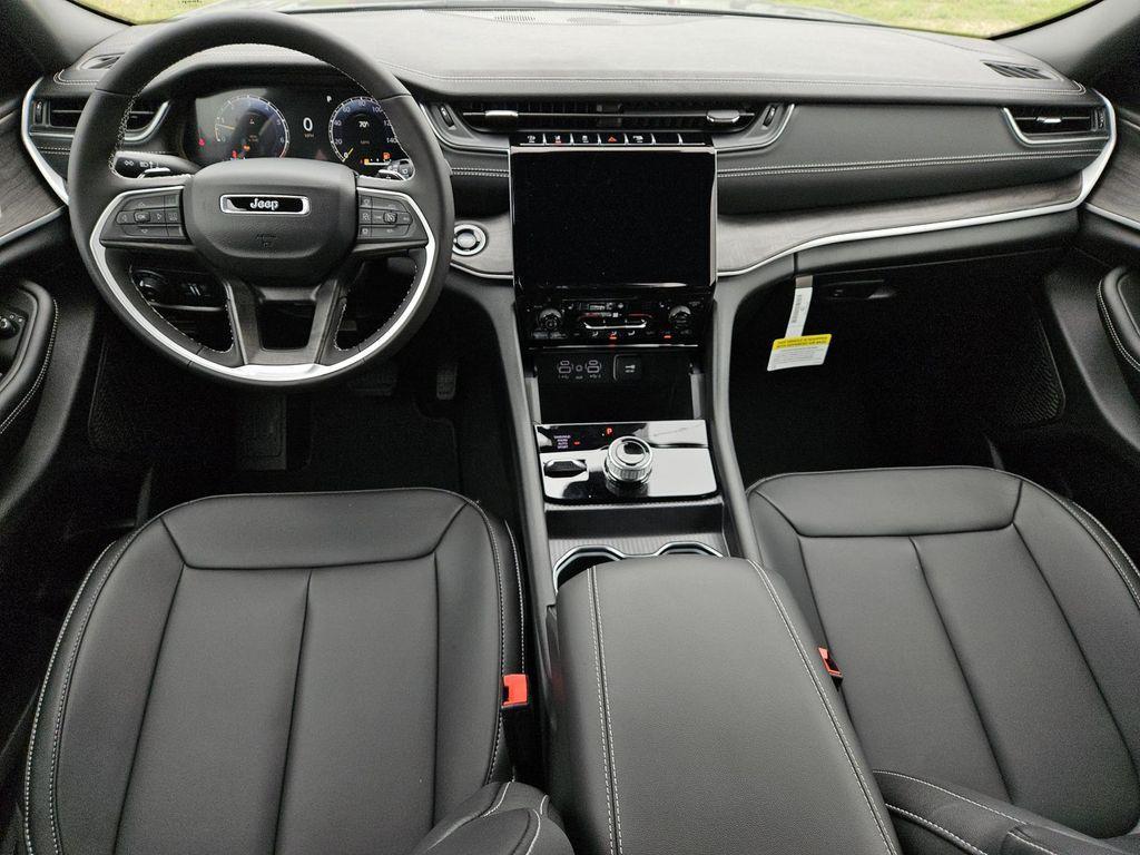 new 2025 Jeep Grand Cherokee car, priced at $48,401