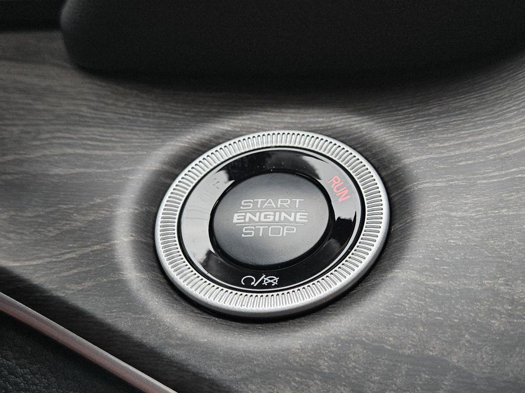 new 2025 Jeep Grand Cherokee car, priced at $48,401