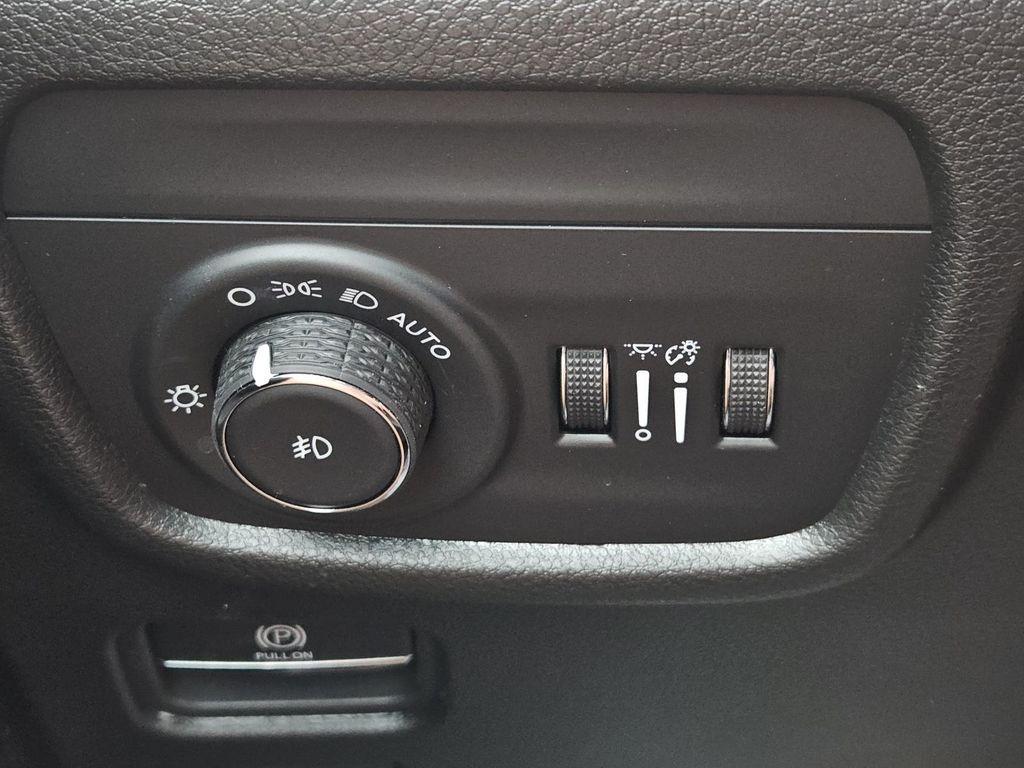 new 2025 Jeep Grand Cherokee car, priced at $48,401