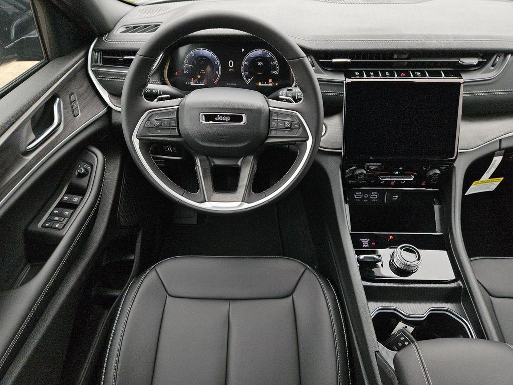 new 2025 Jeep Grand Cherokee car, priced at $48,401