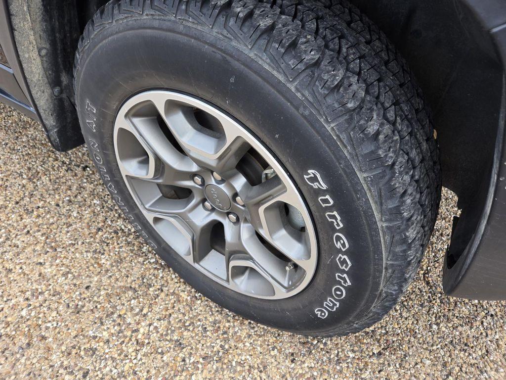 used 2022 Jeep Cherokee car, priced at $27,491