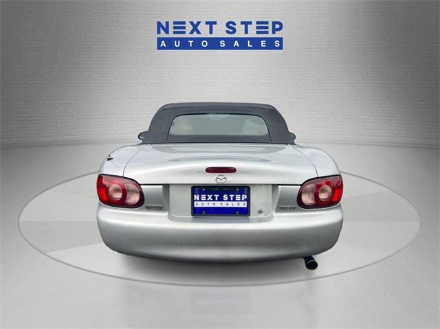 used 2001 Mazda MX-5 Miata car, priced at $9,495