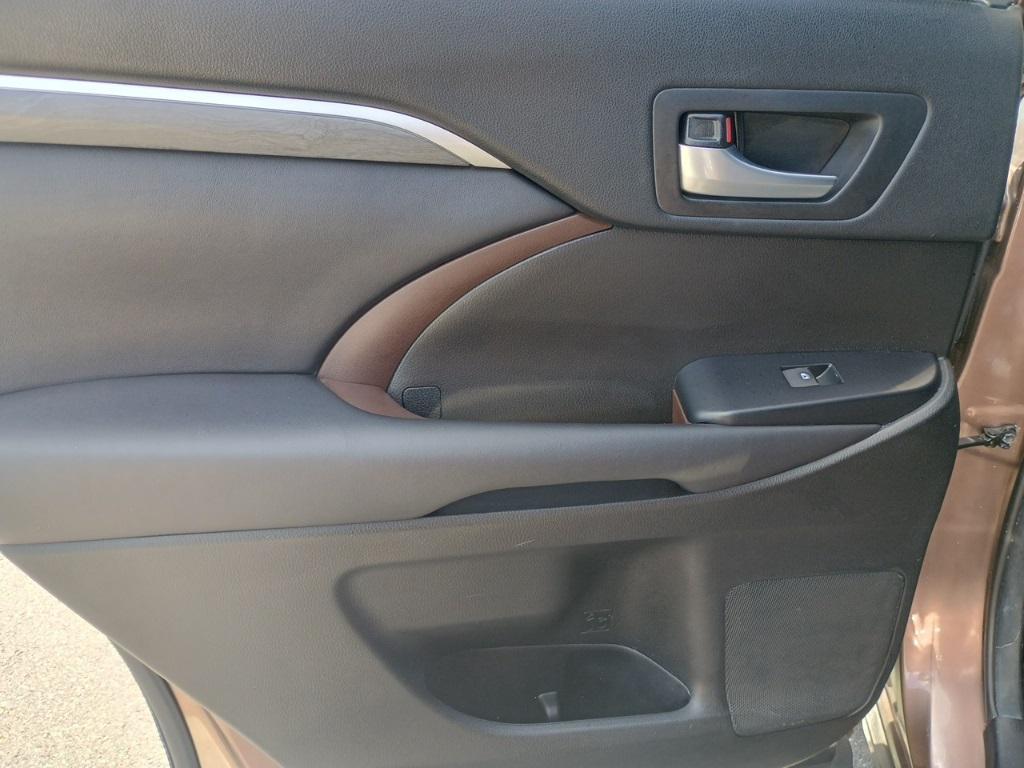 used 2018 Toyota Highlander car, priced at $27,282