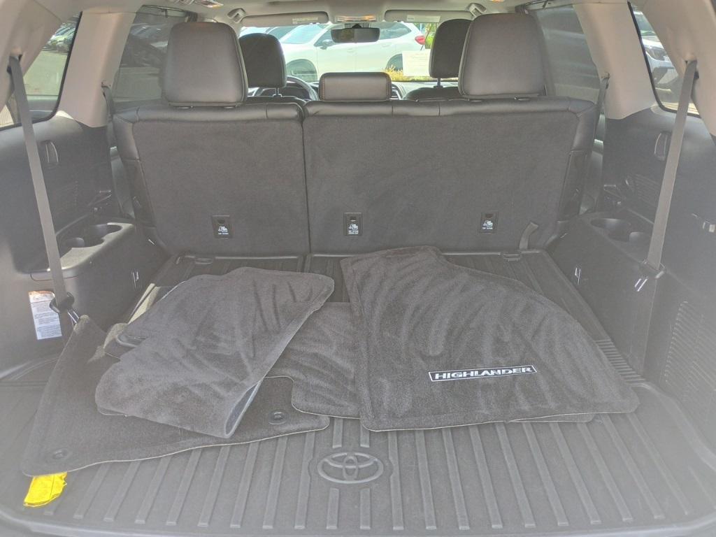 used 2018 Toyota Highlander car, priced at $27,282