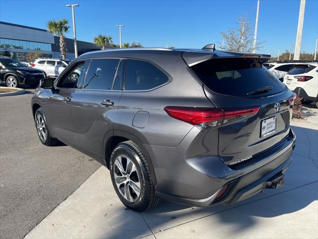 used 2021 Toyota Highlander car, priced at $30,072