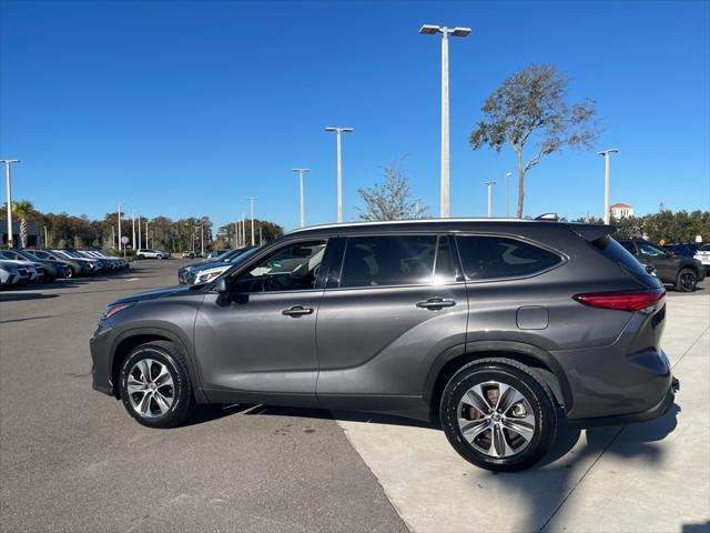 used 2021 Toyota Highlander car, priced at $30,072