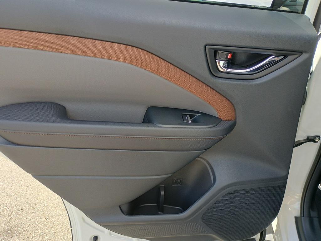 new 2025 Subaru Forester Hybrid car, priced at $39,162