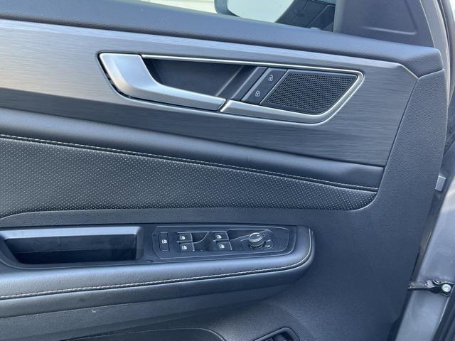 used 2024 Volkswagen Atlas Cross Sport car, priced at $32,100