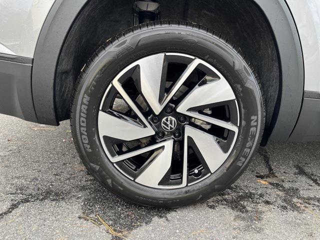 new 2026 Volkswagen Atlas car, priced at $42,161