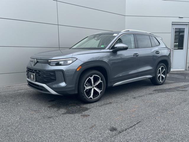 new 2025 Volkswagen Tiguan car, priced at $32,032