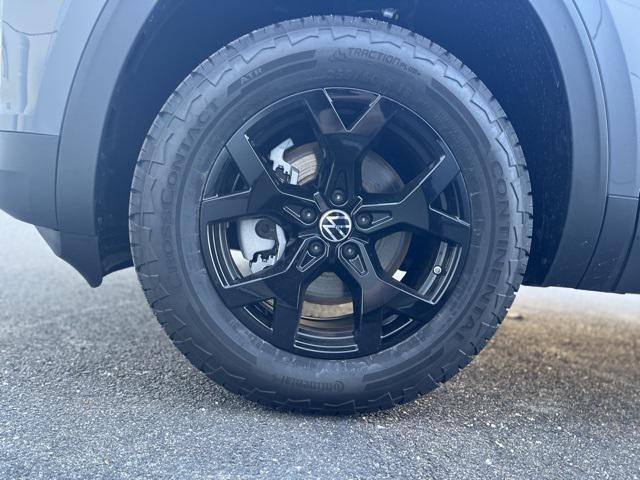 new 2025 Volkswagen Atlas car, priced at $45,251