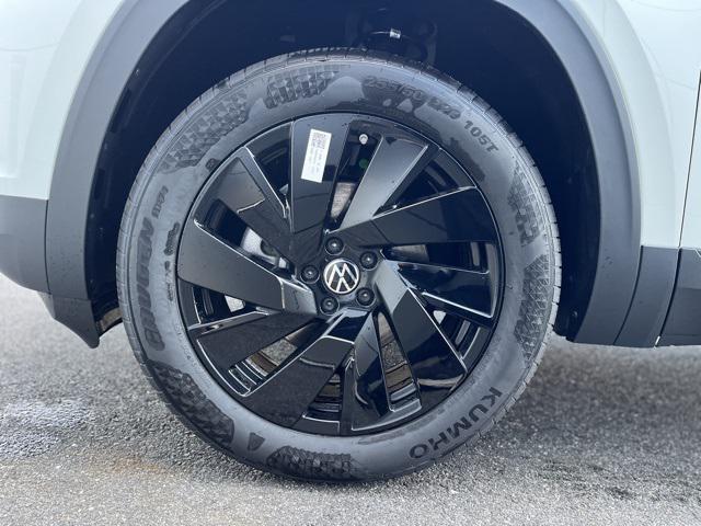 new 2025 Volkswagen Atlas car, priced at $44,983