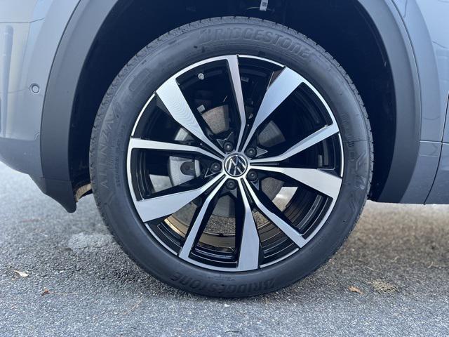 new 2025 Volkswagen Atlas Cross Sport car, priced at $52,532