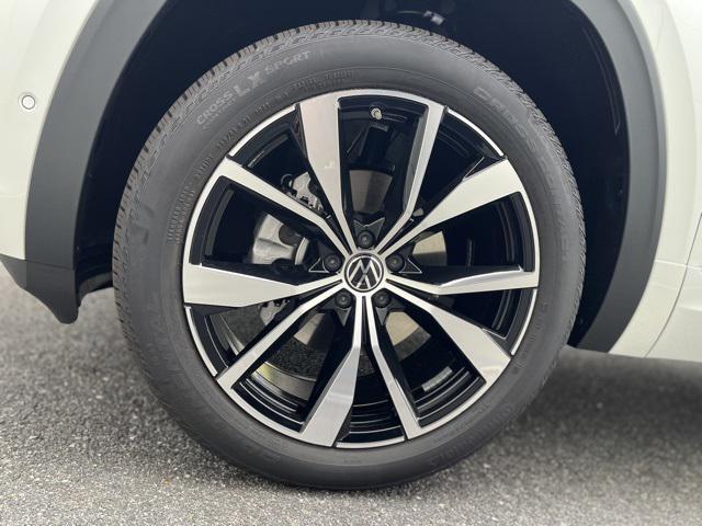 new 2025 Volkswagen Atlas car, priced at $50,303