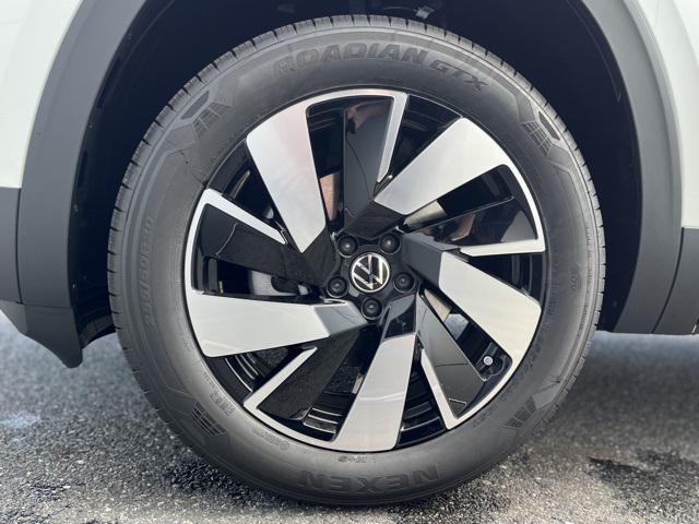 new 2026 Volkswagen Atlas Cross Sport car, priced at $47,005