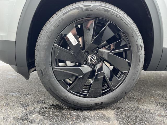 new 2025 Volkswagen Atlas car, priced at $45,853