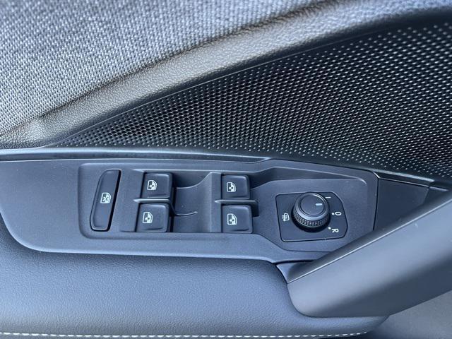 new 2025 Volkswagen Tiguan car, priced at $30,044