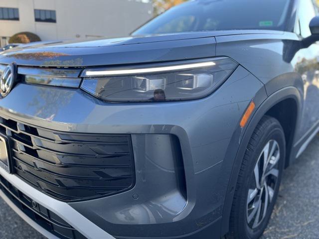 new 2025 Volkswagen Tiguan car, priced at $30,044