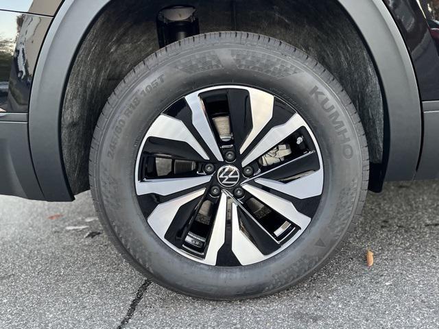 new 2026 Volkswagen Atlas car, priced at $40,733