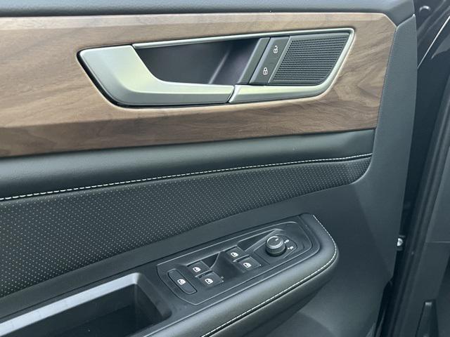 new 2026 Volkswagen Atlas car, priced at $40,733