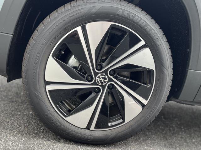 new 2025 Volkswagen Taos car, priced at $29,316