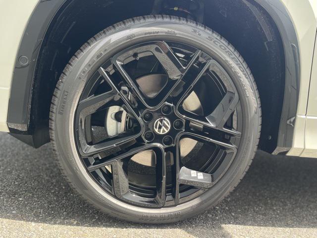 new 2025 Volkswagen Tiguan car, priced at $37,009