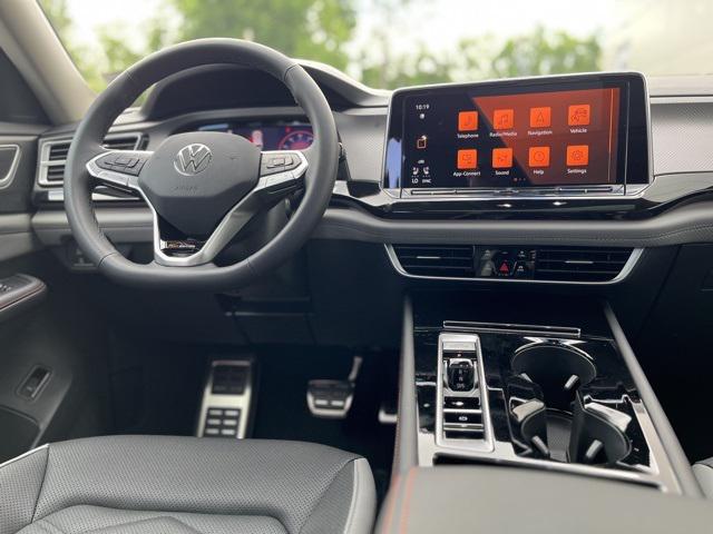 new 2025 Volkswagen Atlas car, priced at $43,924